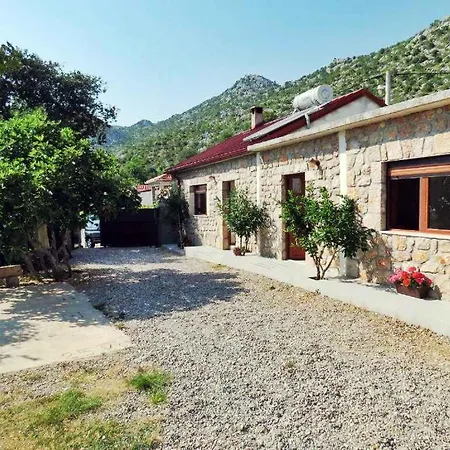 In Starigrad-paklenica 34262 Vakantiehuis *