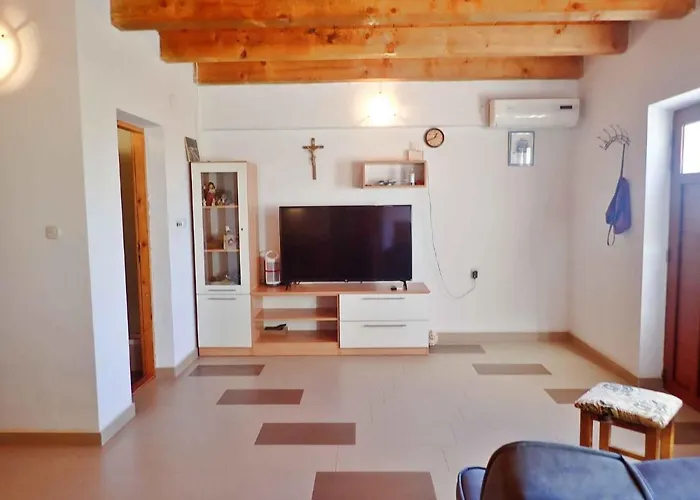 In Starigrad-paklenica 34262 * Starigrad Paklenica