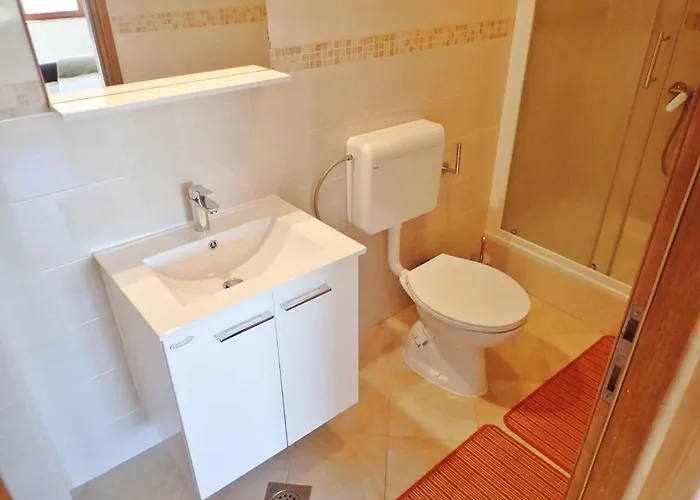 In Starigrad-paklenica 34262 Стариград-Пакленица