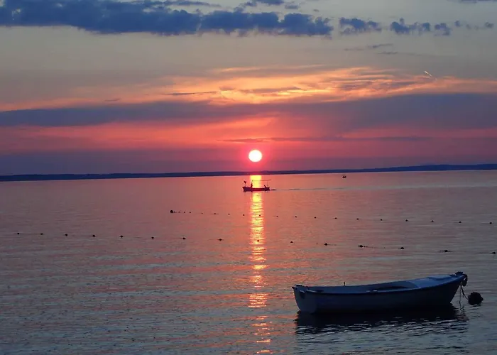 In Starigrad-paklenica 34262 Стариград-Пакленица